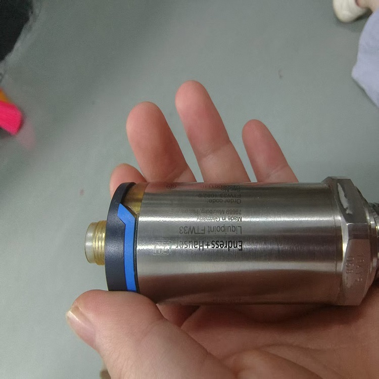 供应E+H紧凑型液位限位开关Liquipoint FTW33