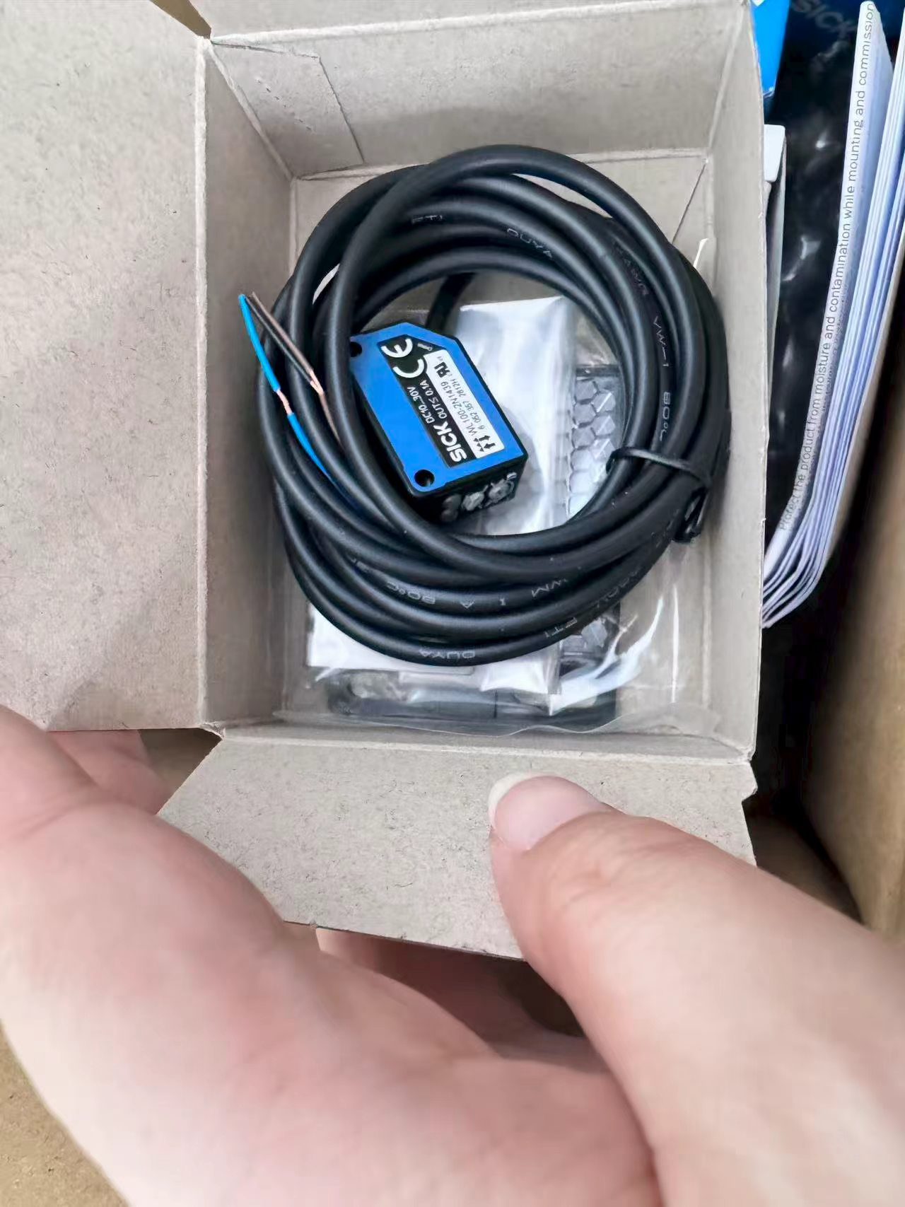 德国SICK西克WL100-2N1439光电传感器10-30VDC NPN输出IP67防护