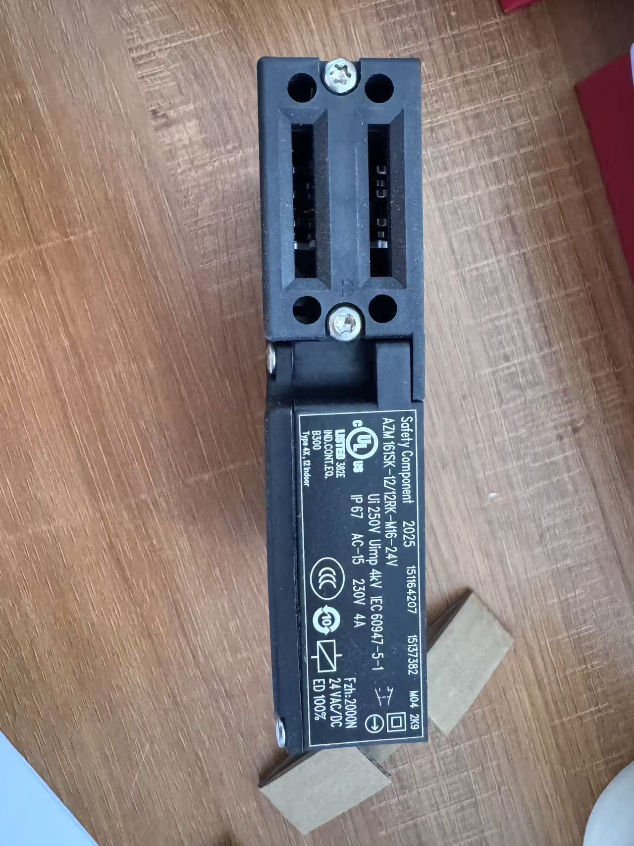 施迈赛SCHMERSAL安全门锁 AZM161SK-12 电磁安全联锁开关 24V