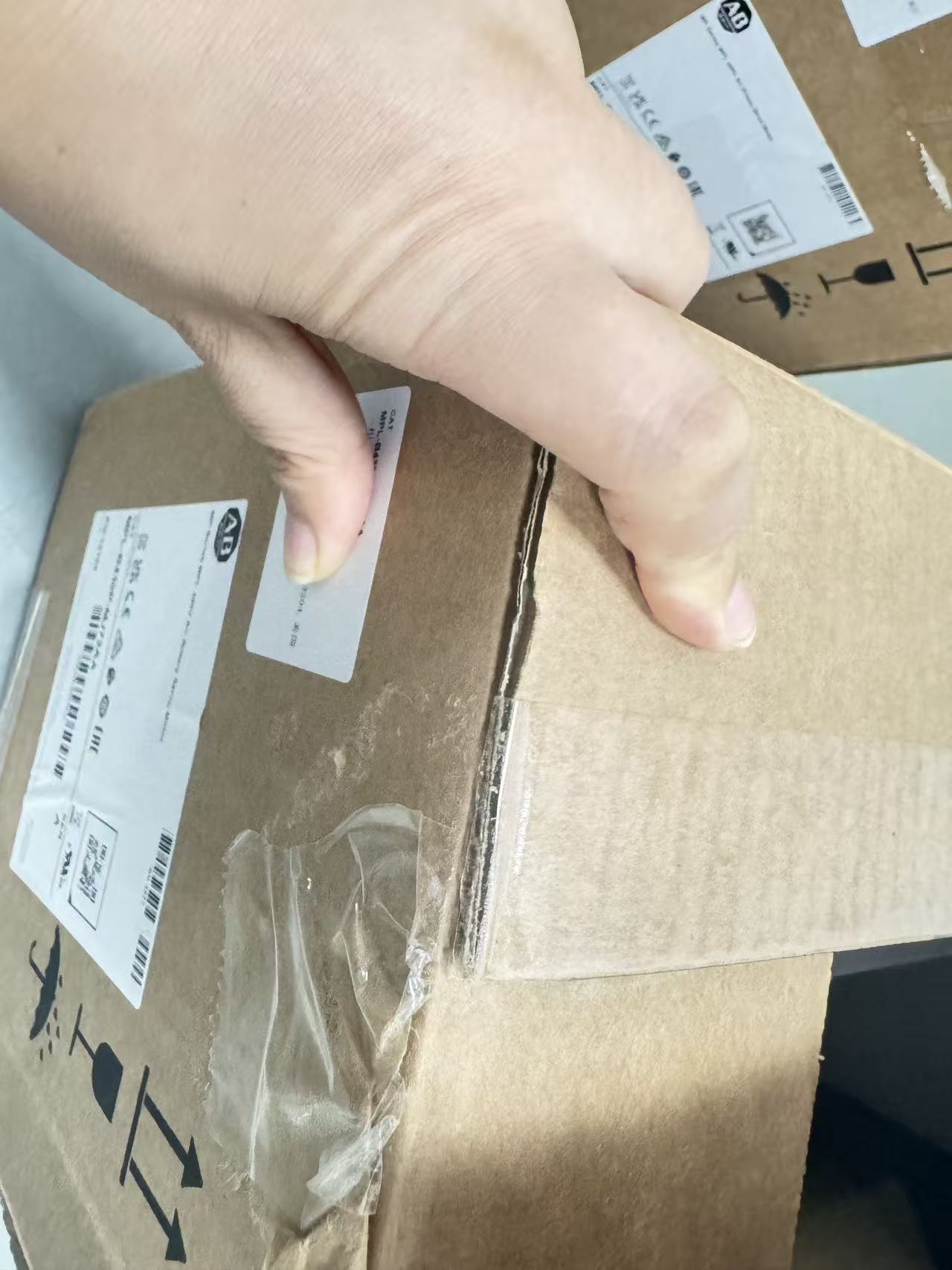 Allen-Bradley 100-K09ZJ300 微型接触器 9A 24VDC 罗克韦尔 正品